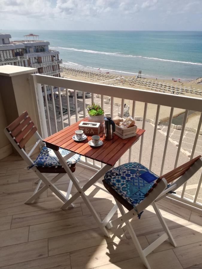 ネットゥーノLa Terrazza Sul Tirrenoアパートメント エクステリア 写真