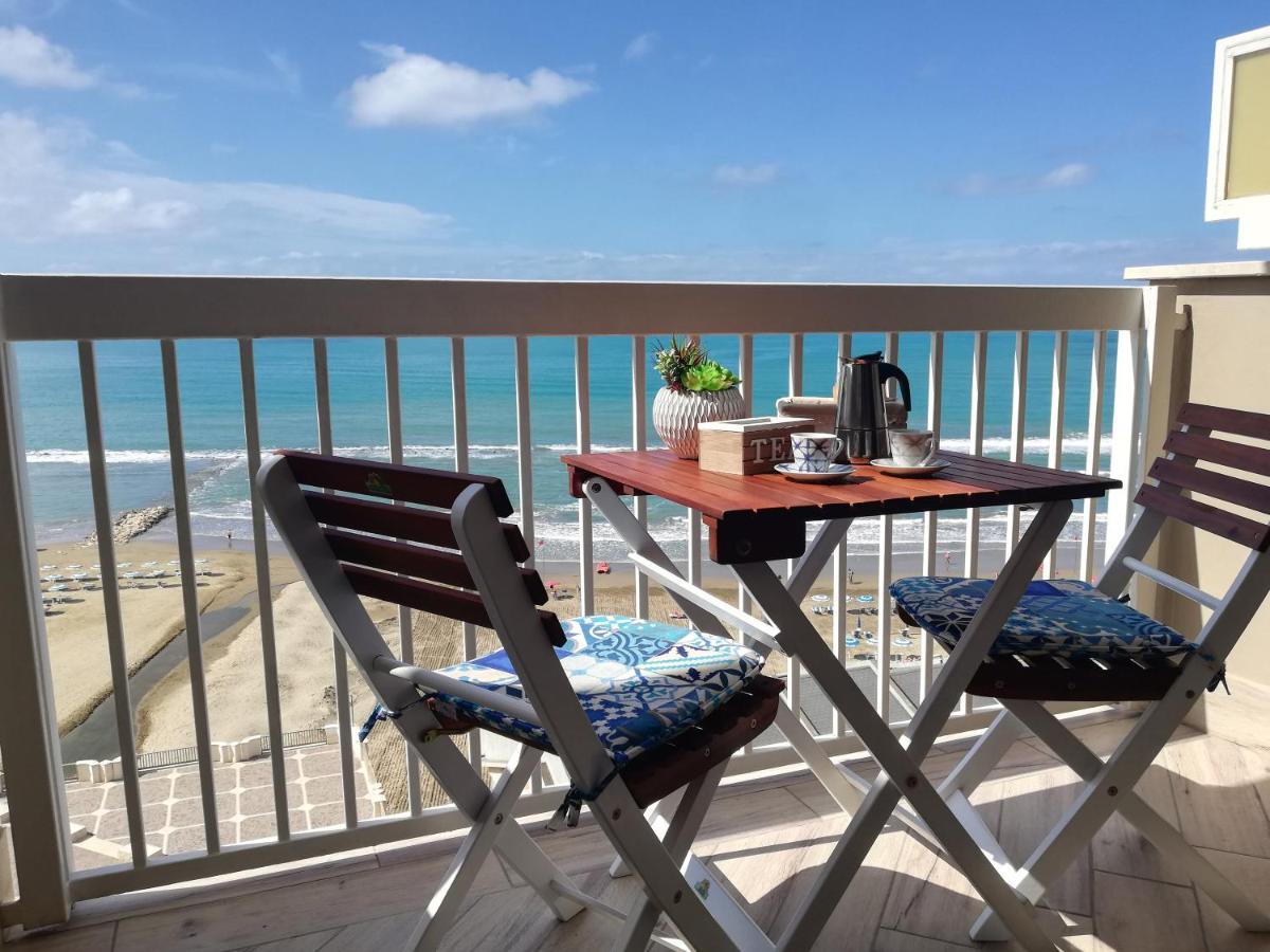 ネットゥーノLa Terrazza Sul Tirrenoアパートメント エクステリア 写真