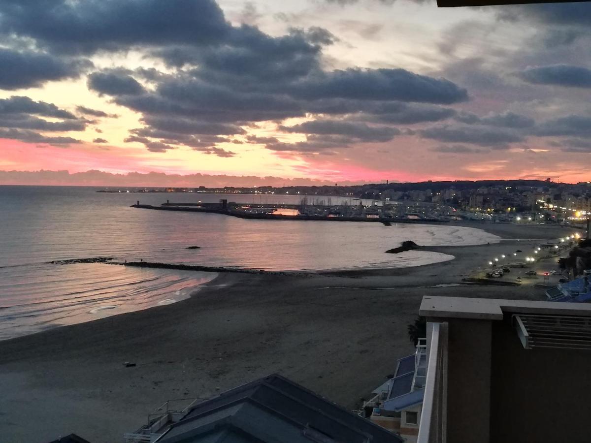 ネットゥーノLa Terrazza Sul Tirrenoアパートメント エクステリア 写真